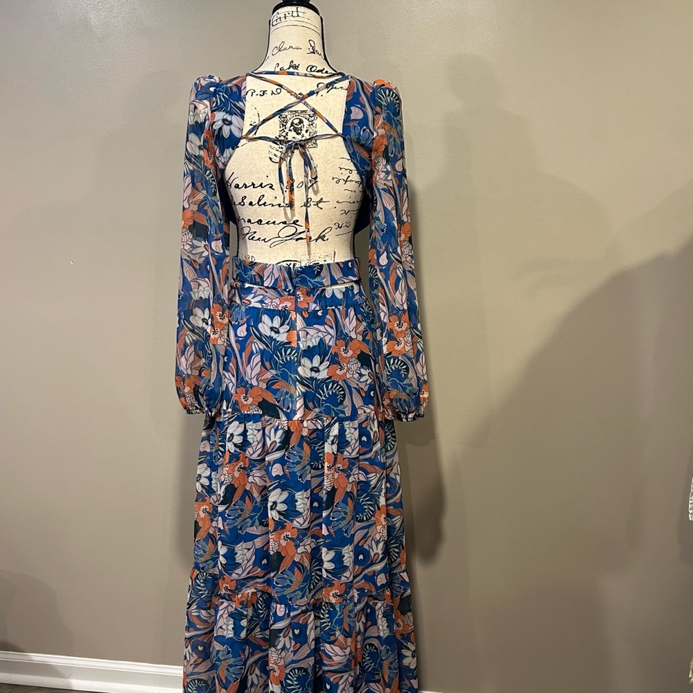 Gianni Bini Lillian Floral Print Deep V-Neck Cut-Out Tiered A-Line Dress - Picture 7 of 16
